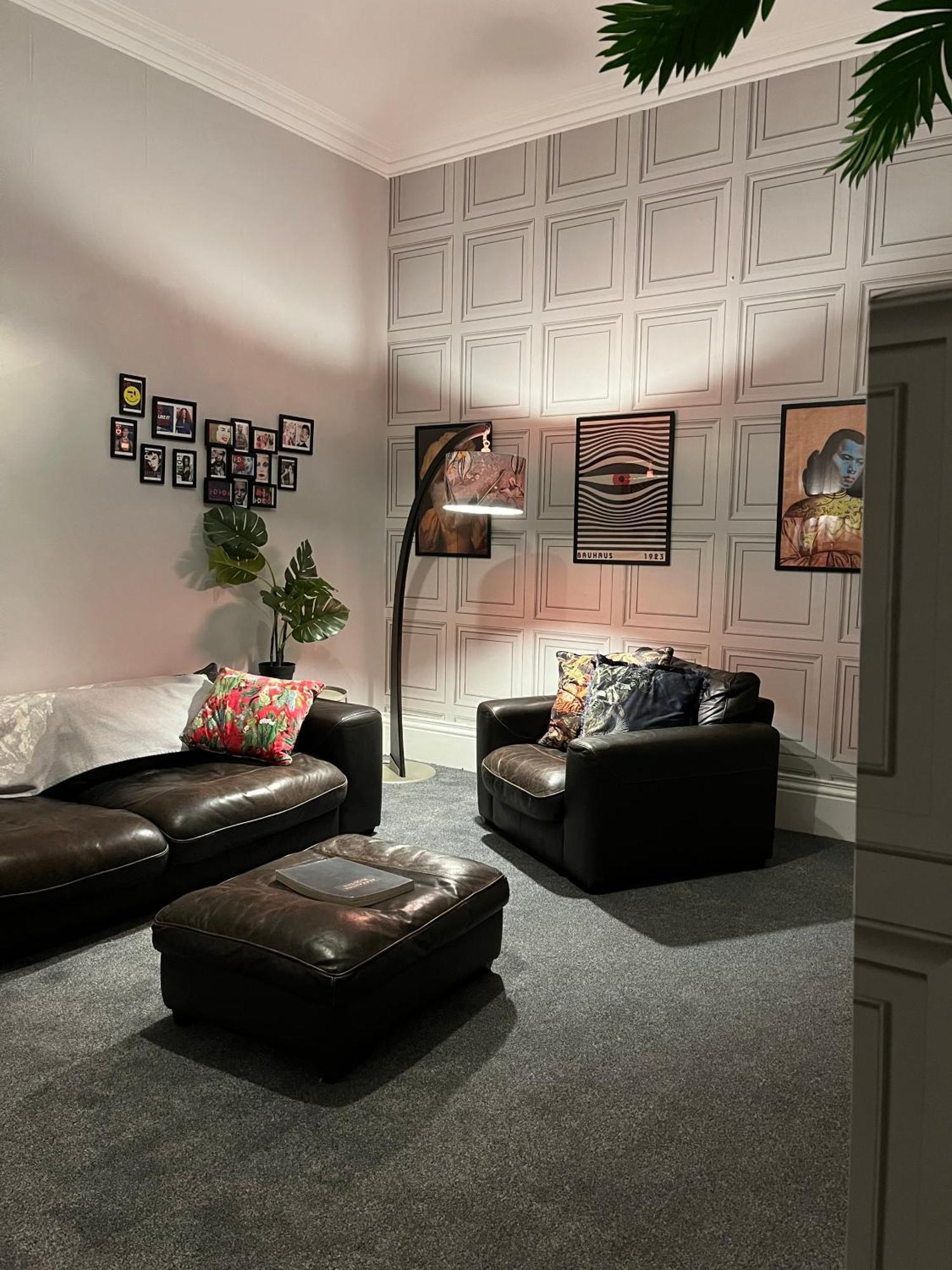 Large Mach Apartment At Pen Y Coed Hall ドルゲラウ エクステリア 写真