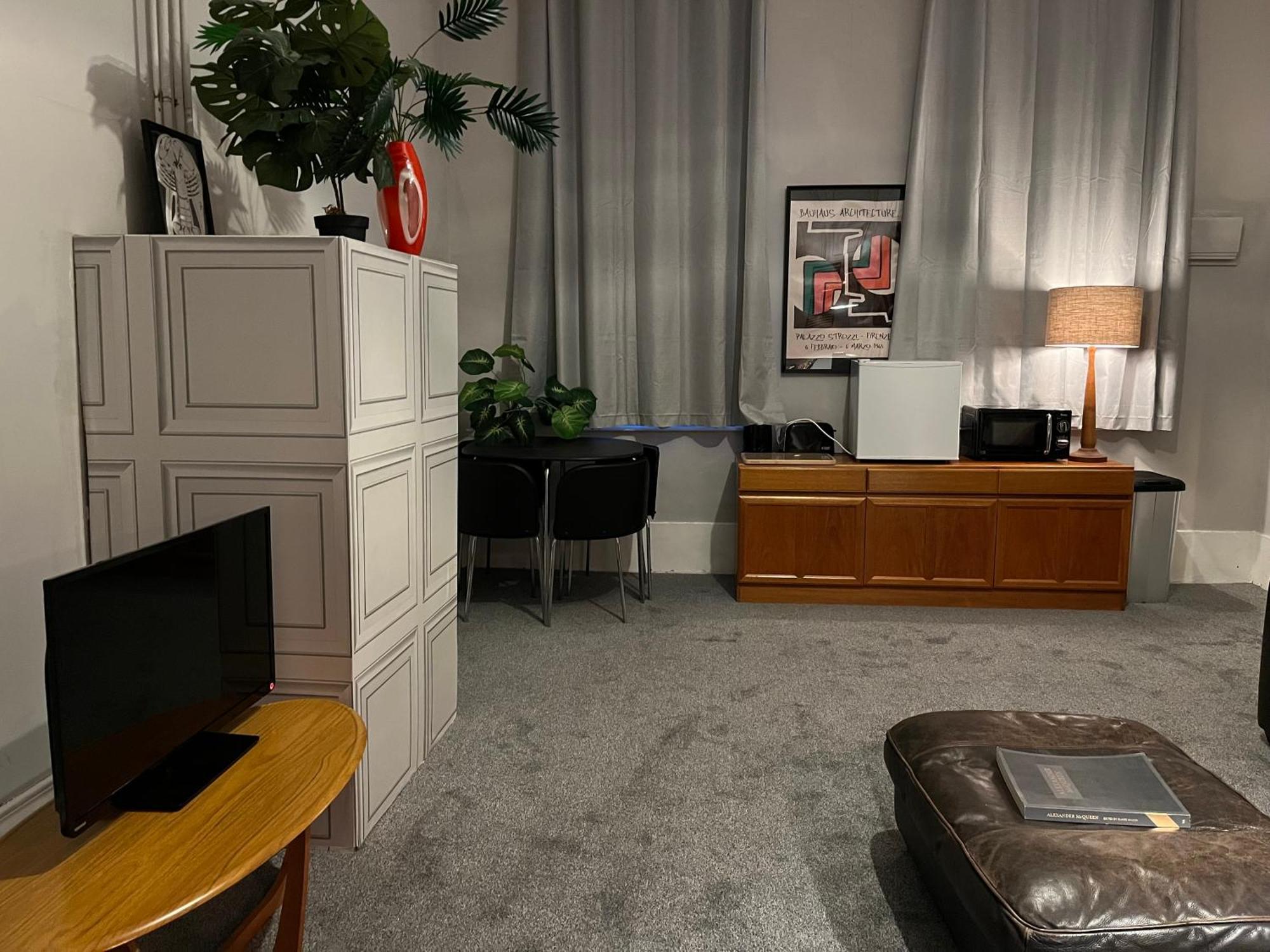 Large Mach Apartment At Pen Y Coed Hall ドルゲラウ エクステリア 写真
